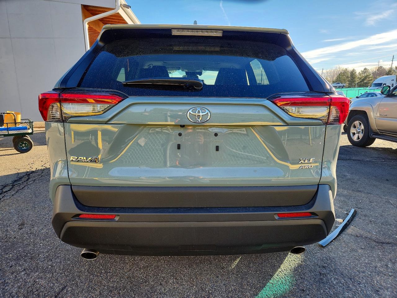 2022 TOYOTA RAV4 XLE PREMIUM photo 6