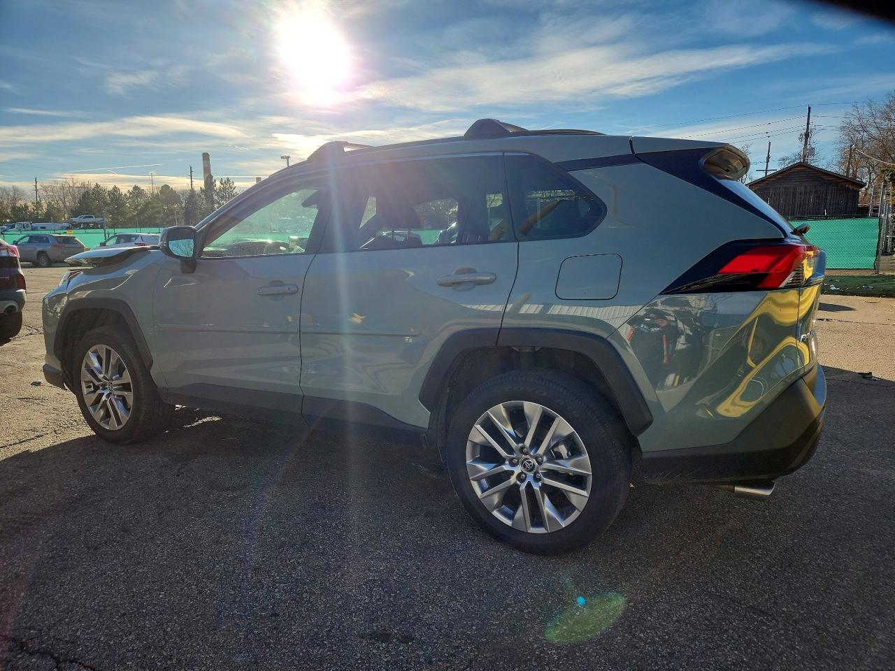 2022 TOYOTA RAV4 XLE PREMIUM photo 2