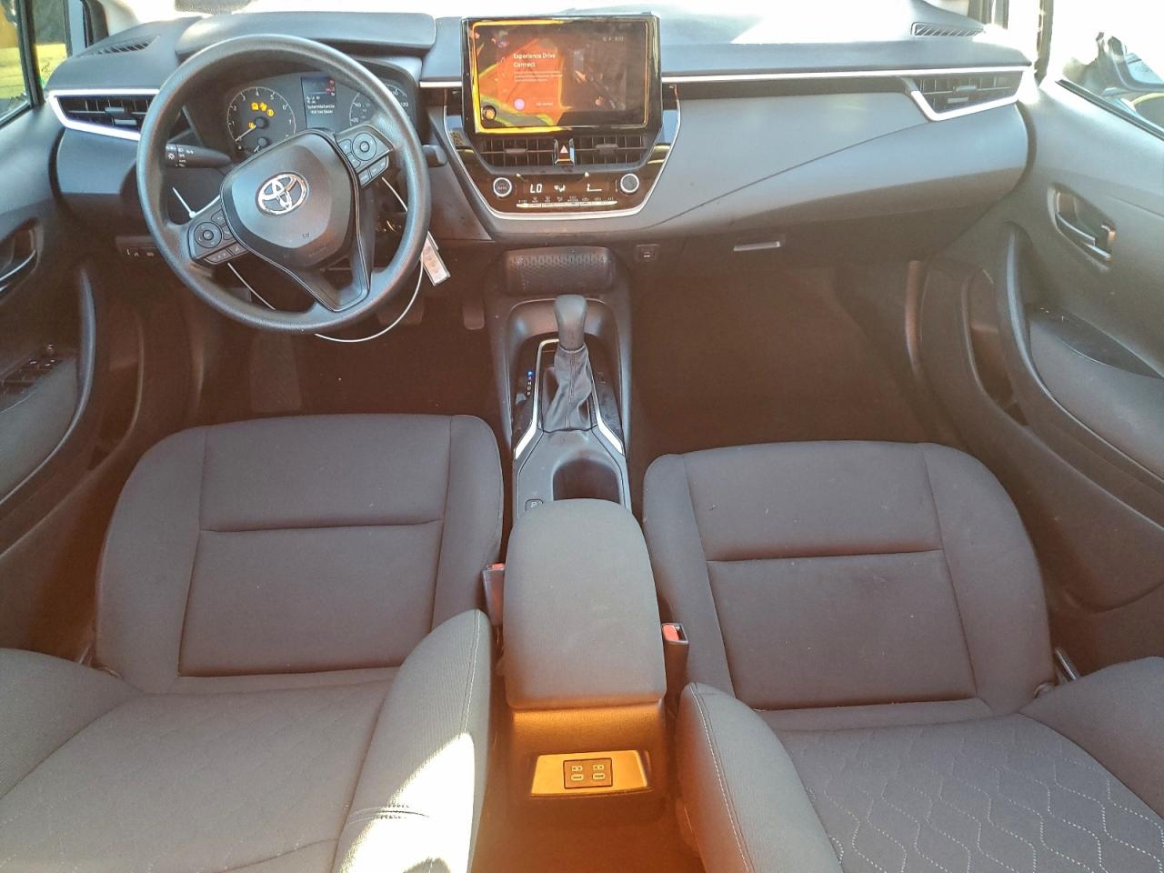 2025 TOYOTA COROLLA LE photo 8
