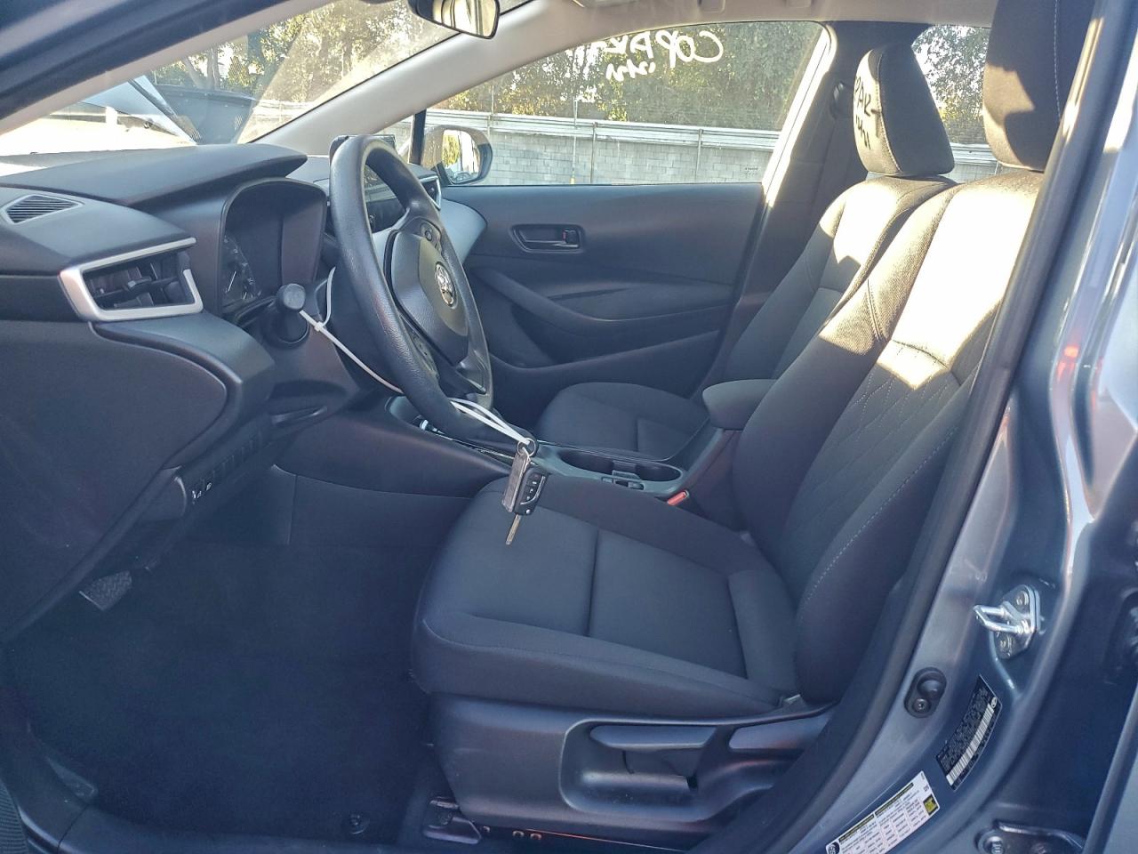 2025 TOYOTA COROLLA LE photo 7