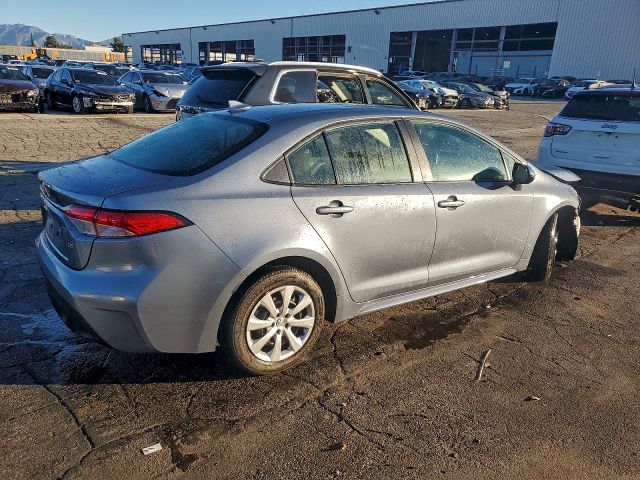 2025 TOYOTA COROLLA LE photo 3