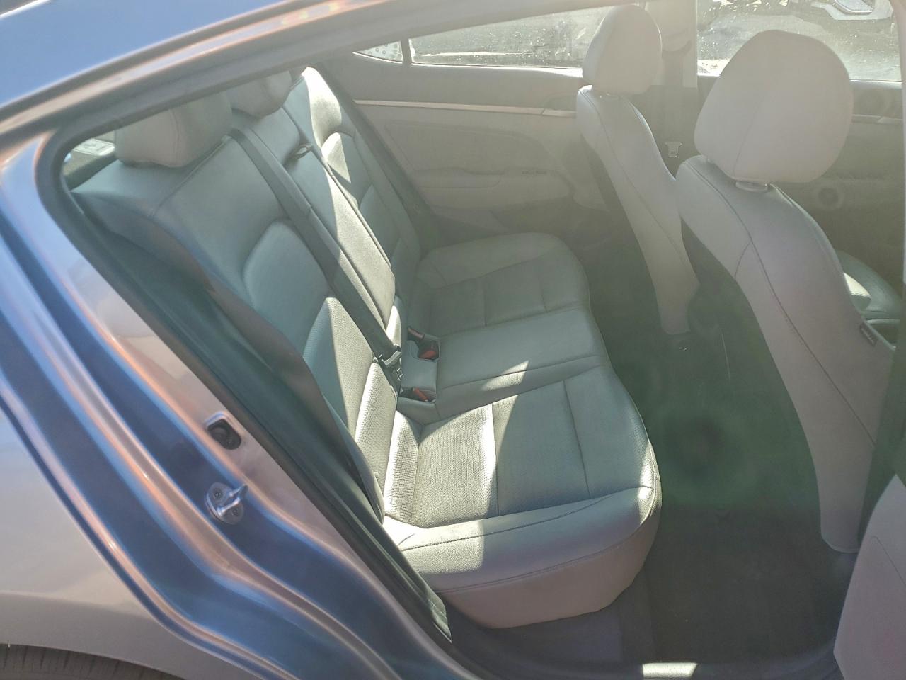 2017 HYUNDAI ELANTRA SE photo 10