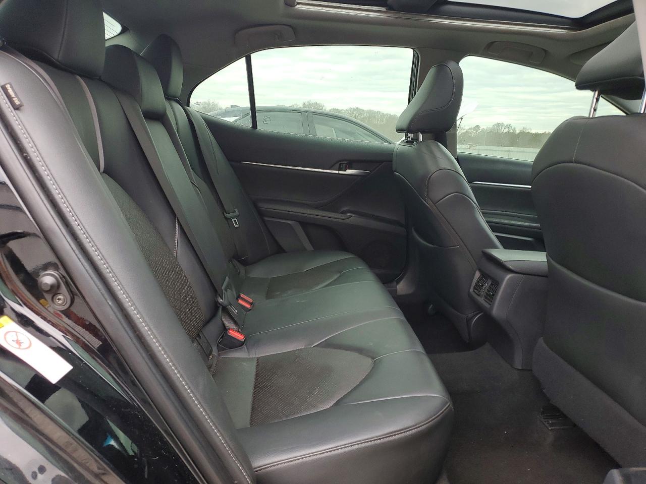 2018 TOYOTA CAMRY XSE photo 10