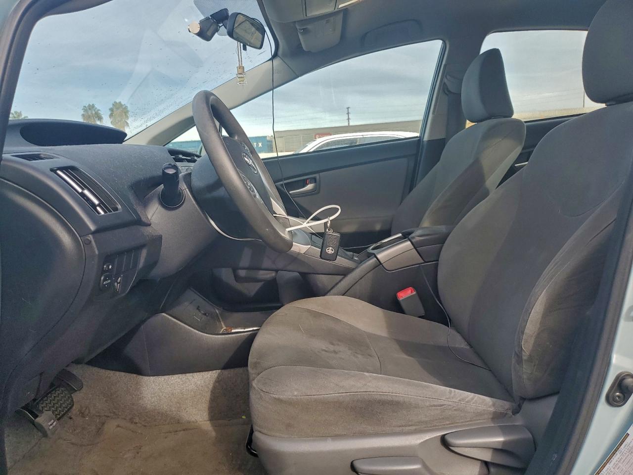 2012 TOYOTA PRIUS photo 7
