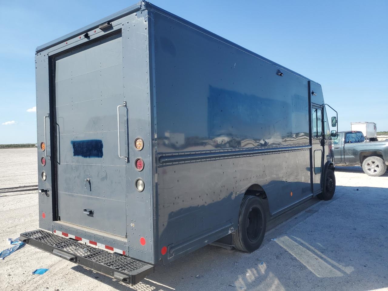 2021 FORD F59 - DELIVERY VAN photo 3