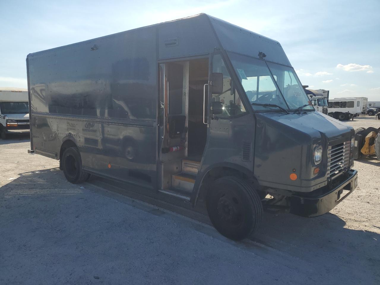 2021 FORD F59 - DELIVERY VAN photo 4
