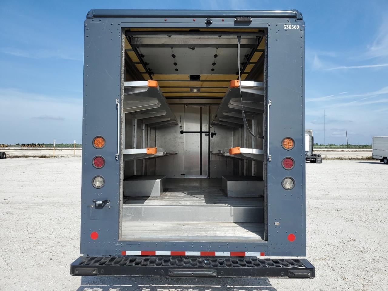 2021 FORD F59 - DELIVERY VAN photo 10