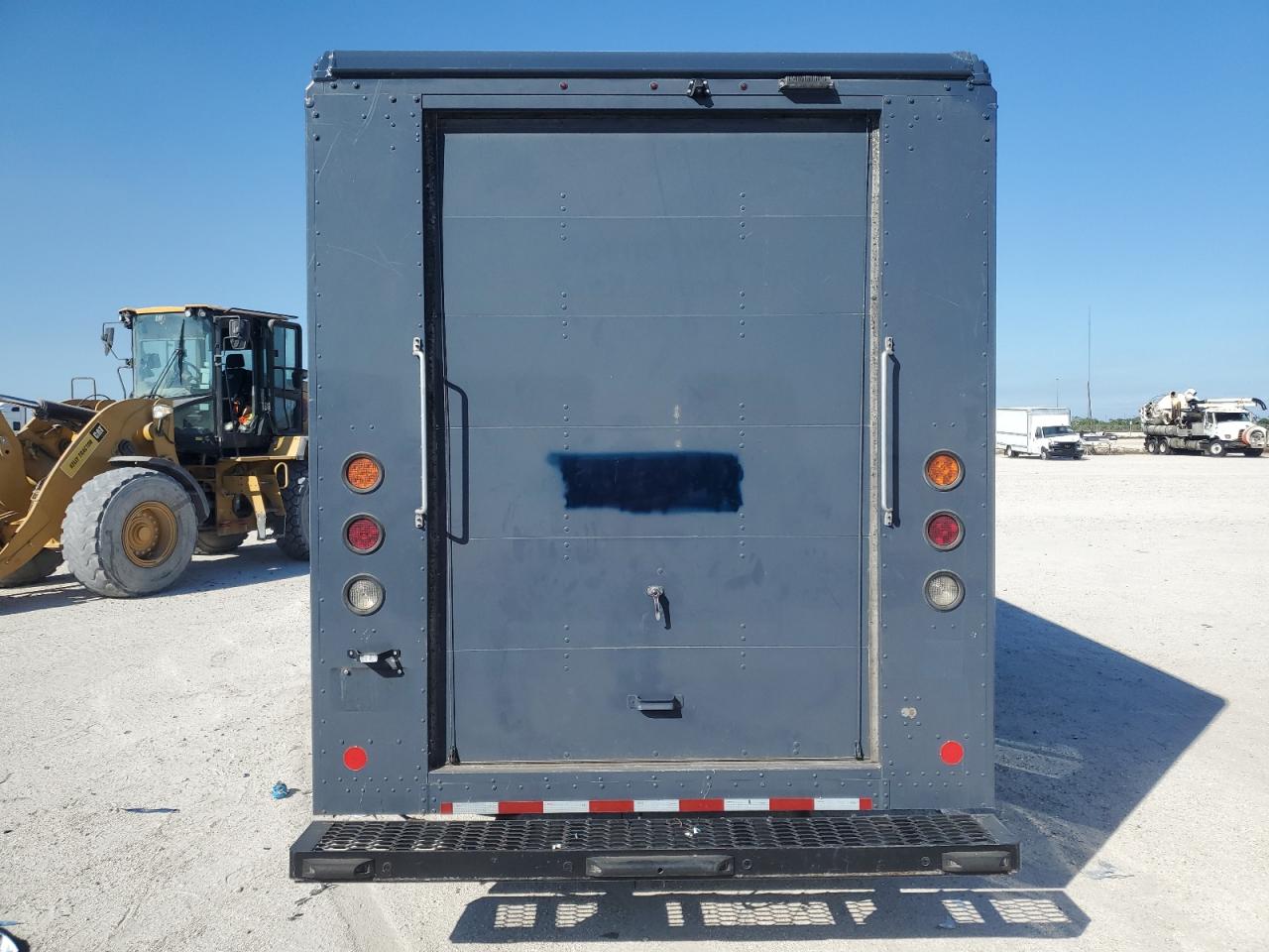 2021 FORD F59 - DELIVERY VAN photo 6