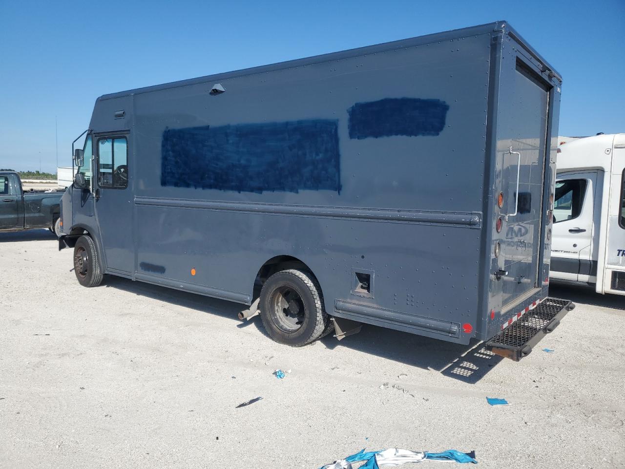2021 FORD F59 - DELIVERY VAN photo 2