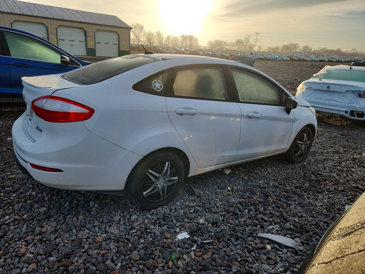 2016 FORD FIESTA SE photo 3