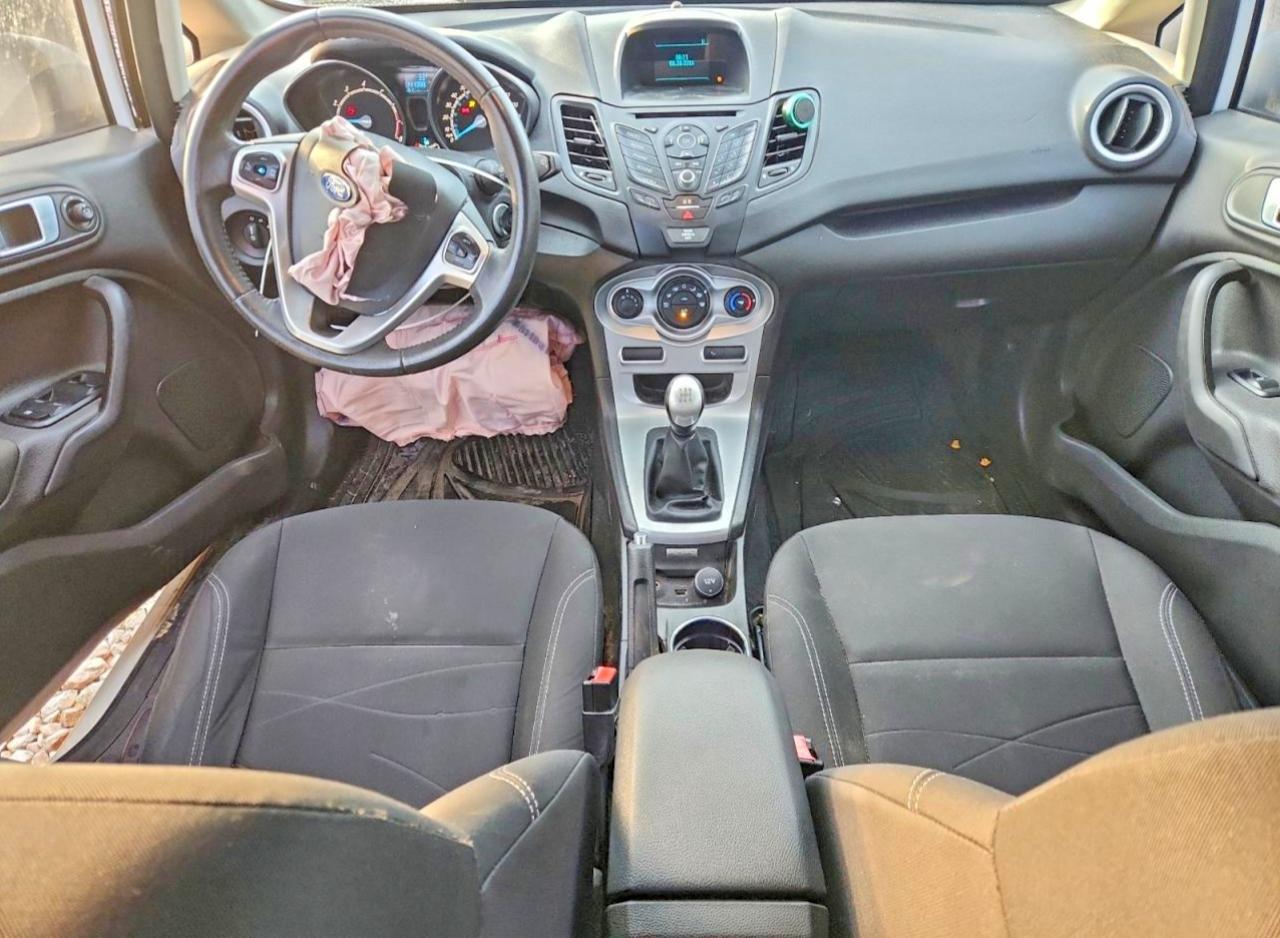 2016 FORD FIESTA SE photo 8