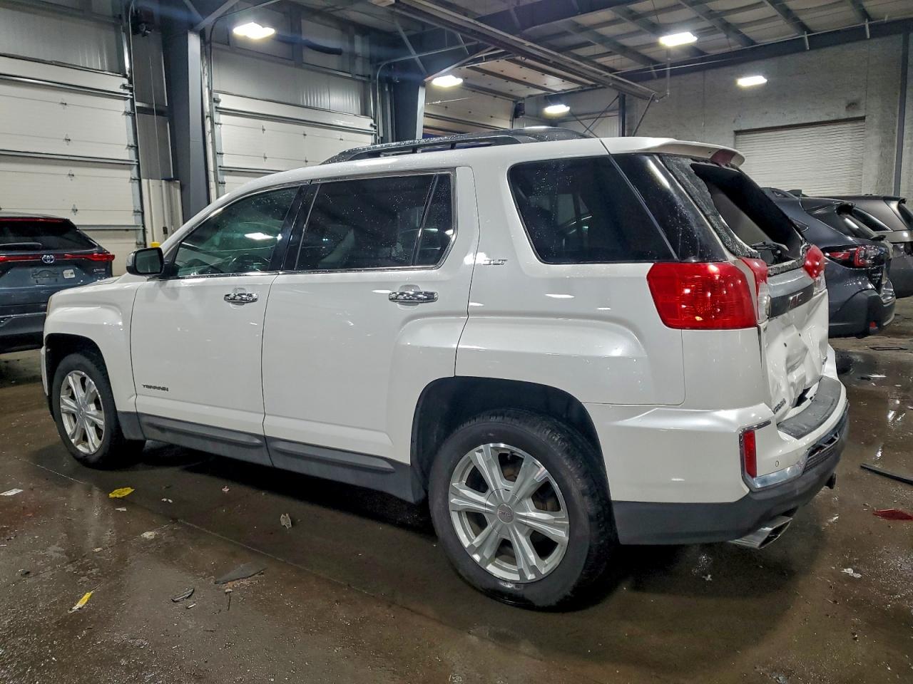 2017 GMC TERRAIN SLT photo 2