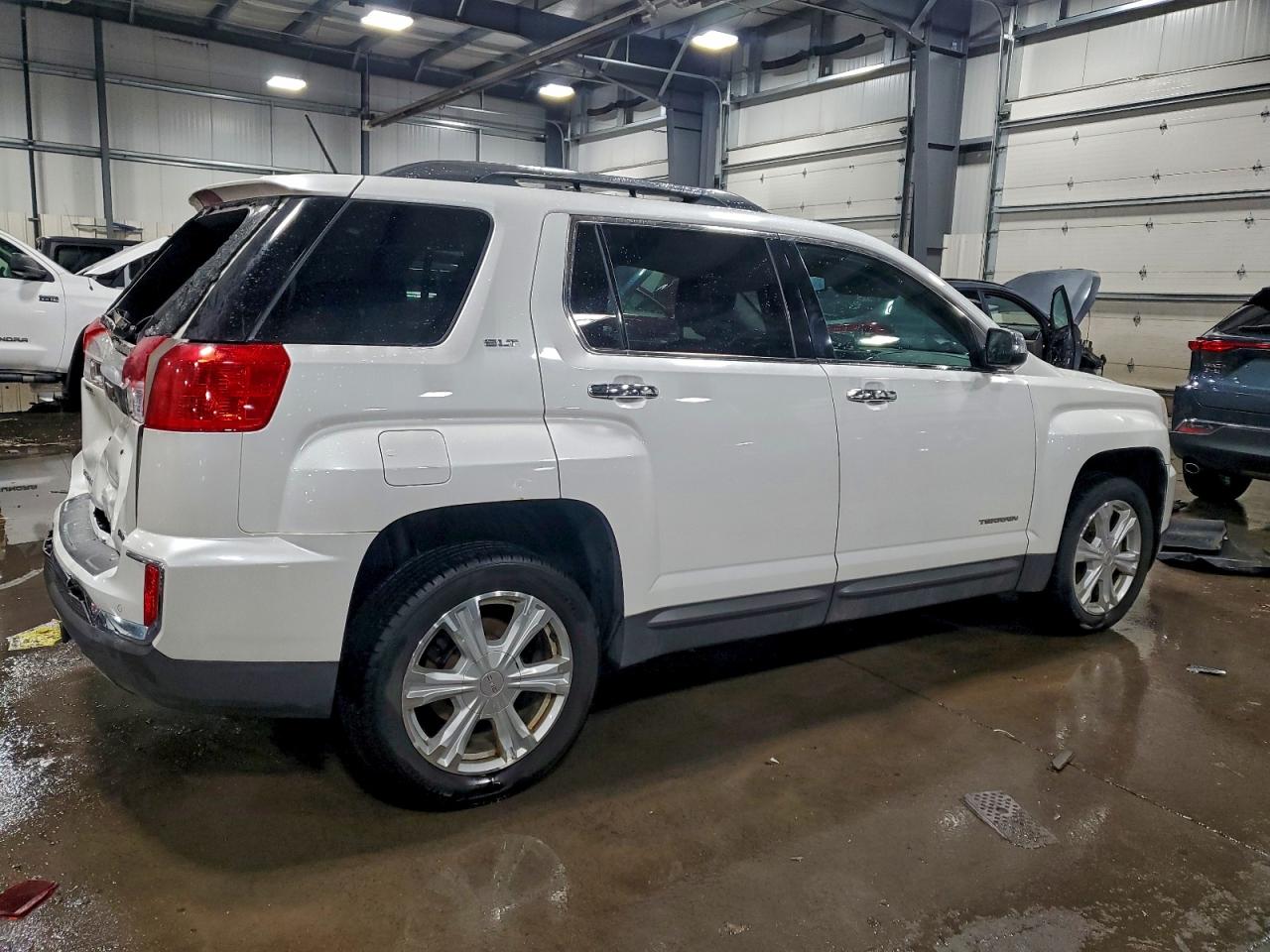 2017 GMC TERRAIN SLT photo 3