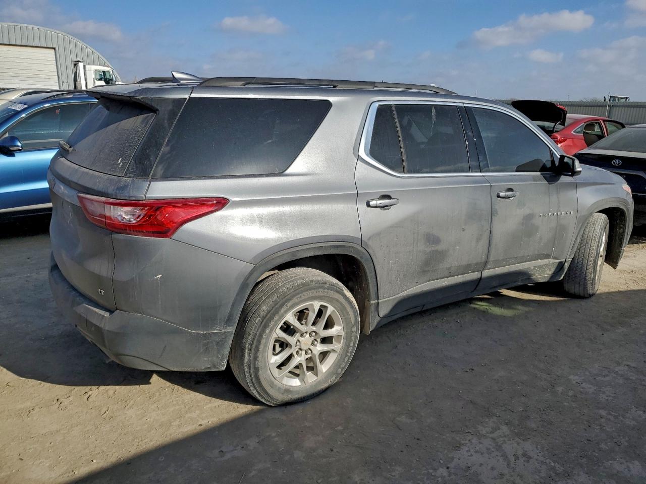 2020 CHEVROLET TRAVERSE LT photo 3