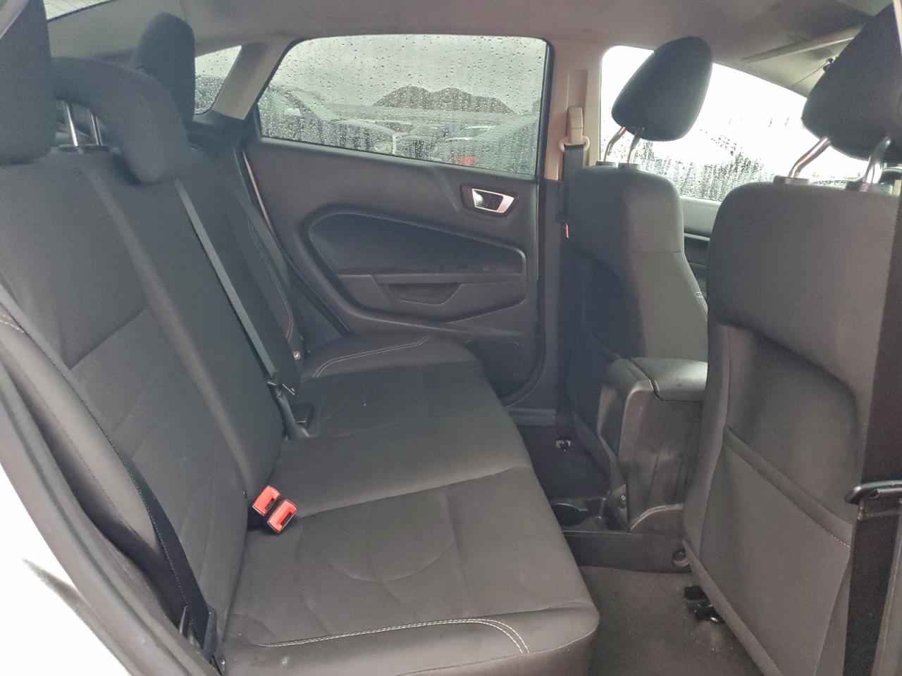 2016 FORD FIESTA SE photo 10