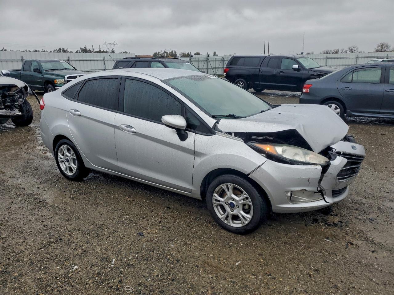 2016 FORD FIESTA SE photo 4