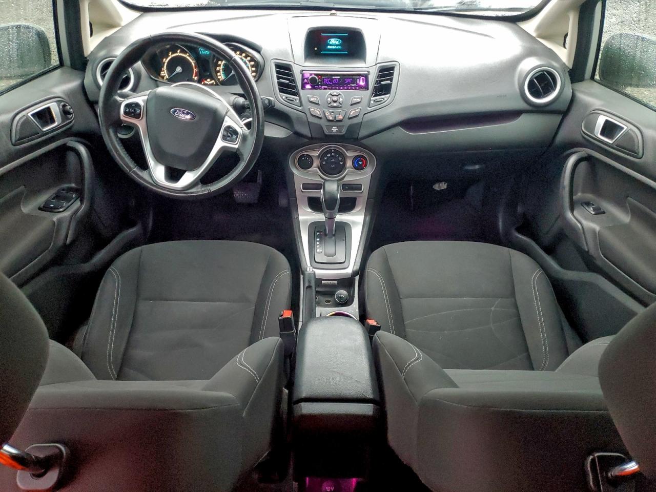 2016 FORD FIESTA SE photo 8