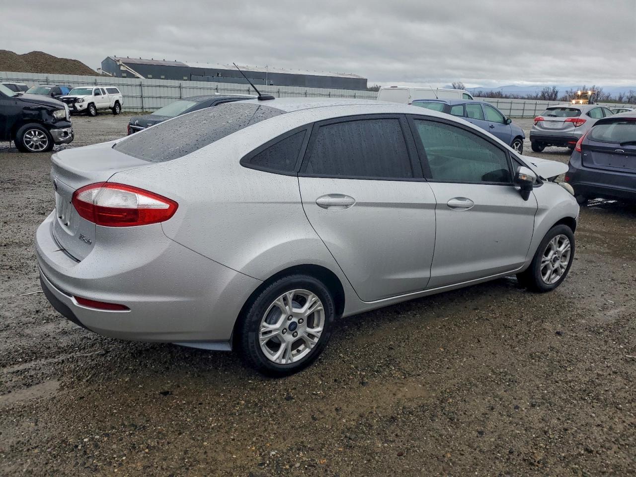 2016 FORD FIESTA SE photo 3
