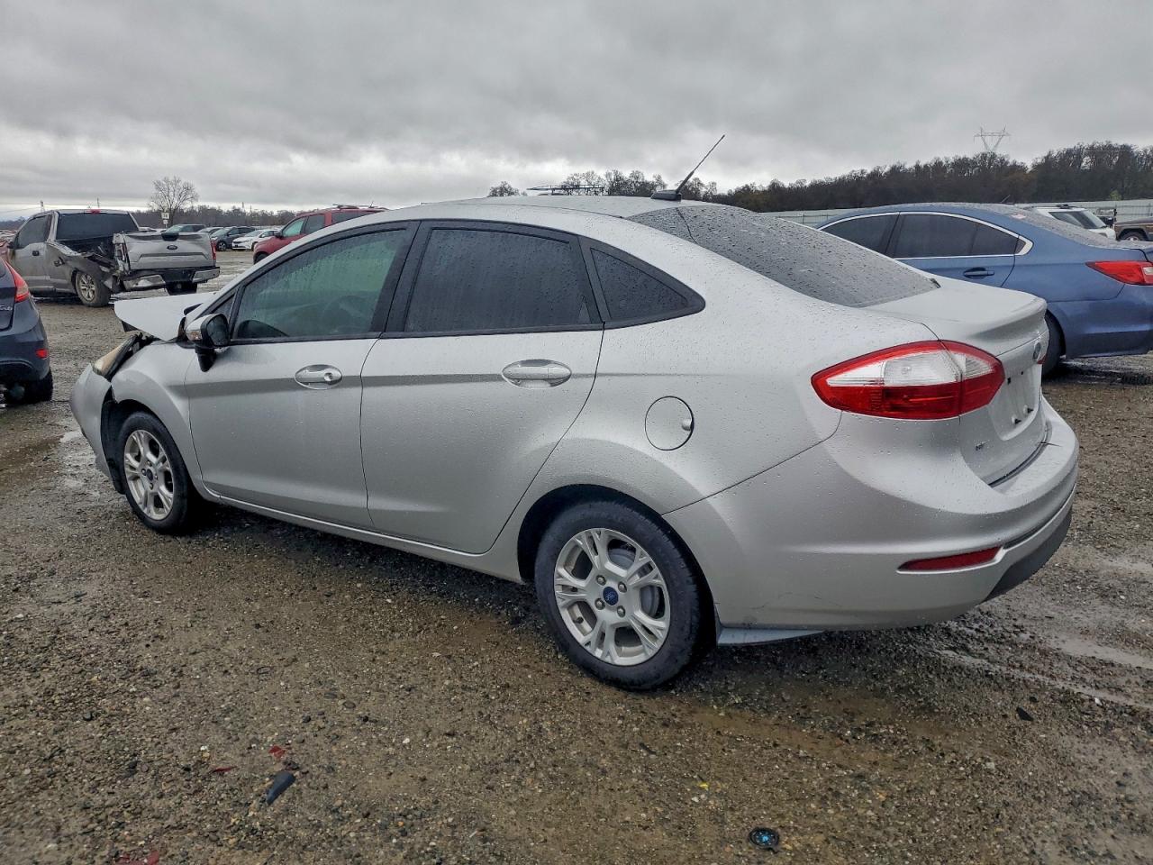 2016 FORD FIESTA SE photo 2