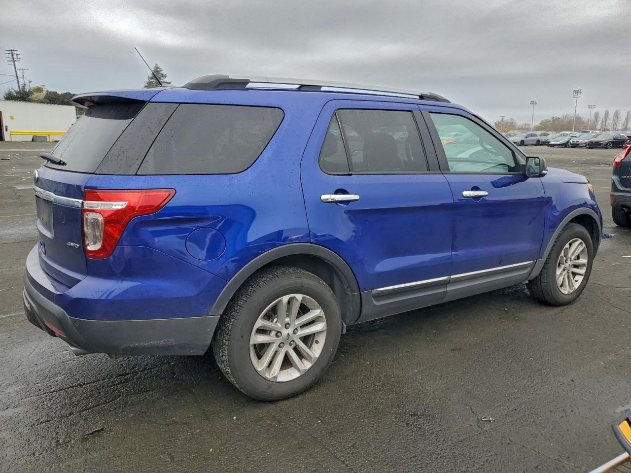 2013 FORD EXPLORER XLT photo 3