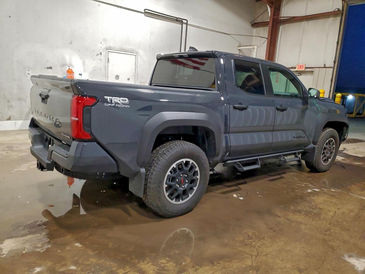 2025 TOYOTA TACOMA DOUBLE CAB photo 3