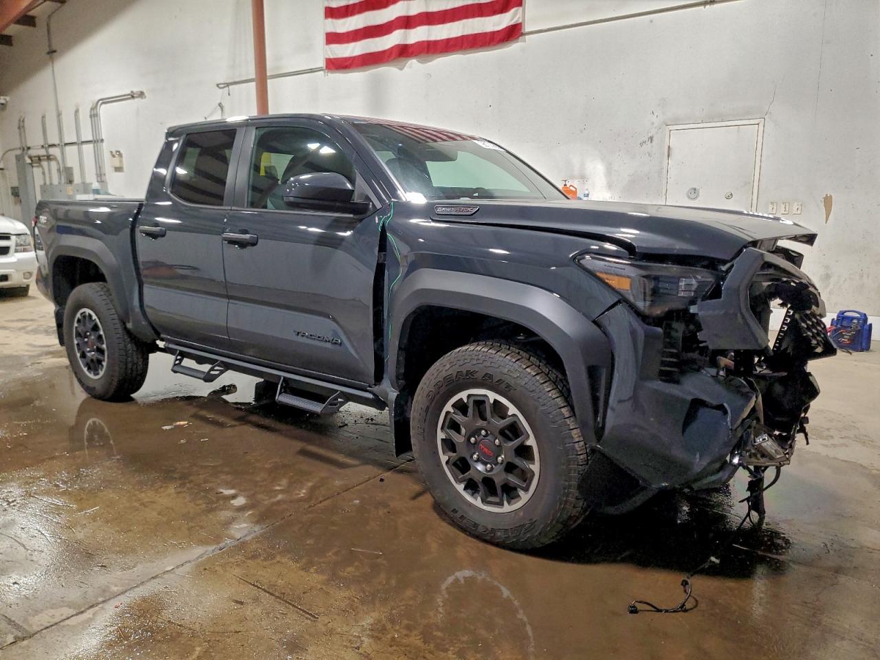 2025 TOYOTA TACOMA DOUBLE CAB photo 4