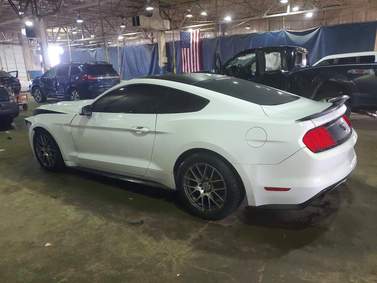 2016 FORD MUSTANG photo 2