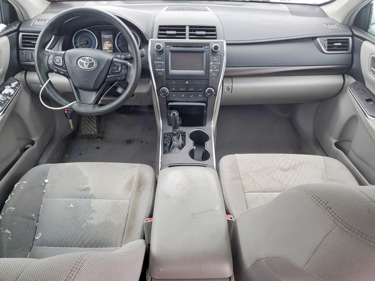 2016 TOYOTA CAMRY LE photo 8