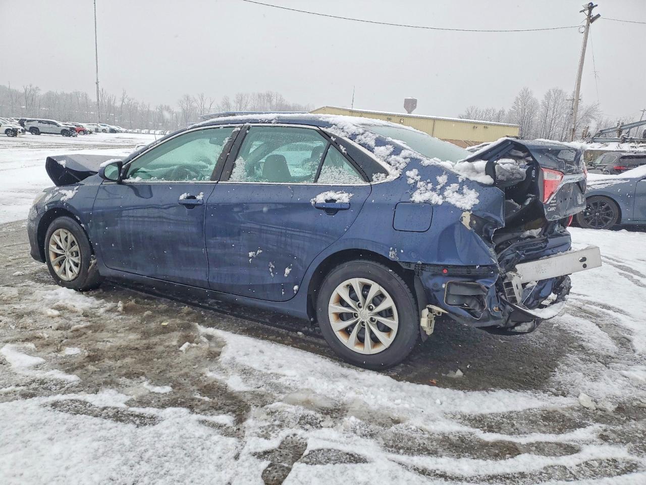 2016 TOYOTA CAMRY LE photo 2