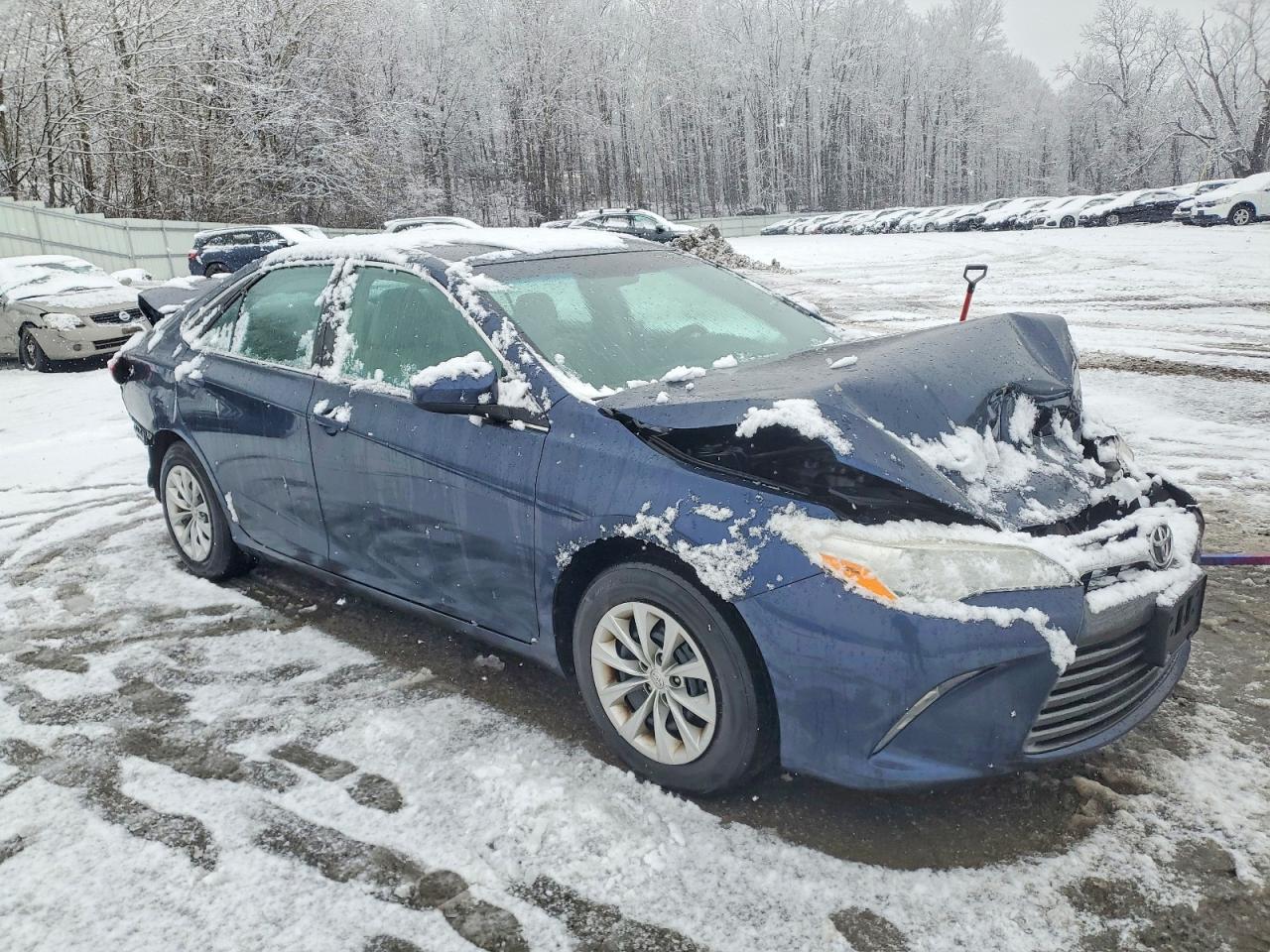 2016 TOYOTA CAMRY LE photo 4