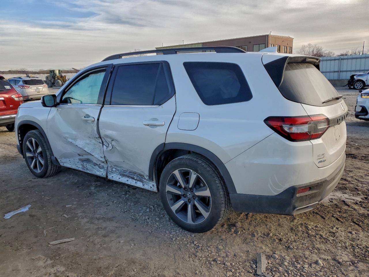 2025 HONDA PILOT TOURING photo 2