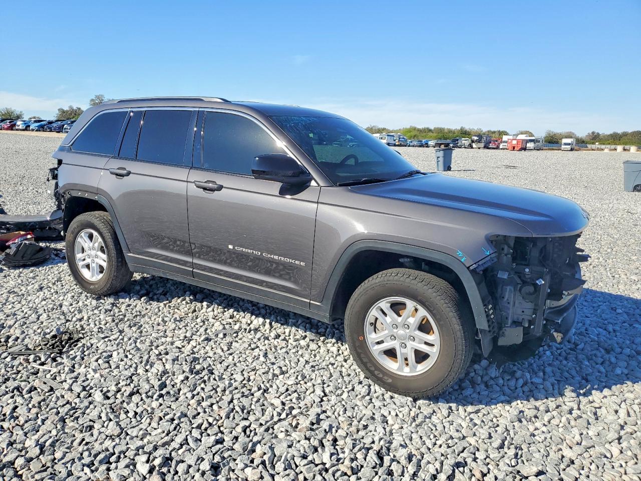 2024 JEEP GRAND CHEROKEE LAREDO photo 4