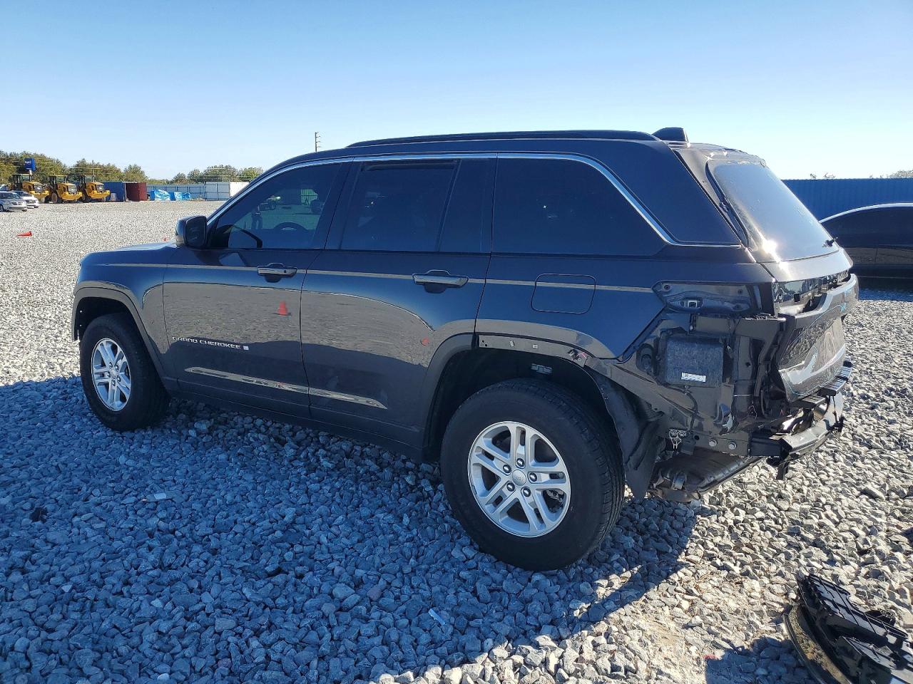 2024 JEEP GRAND CHEROKEE LAREDO photo 2
