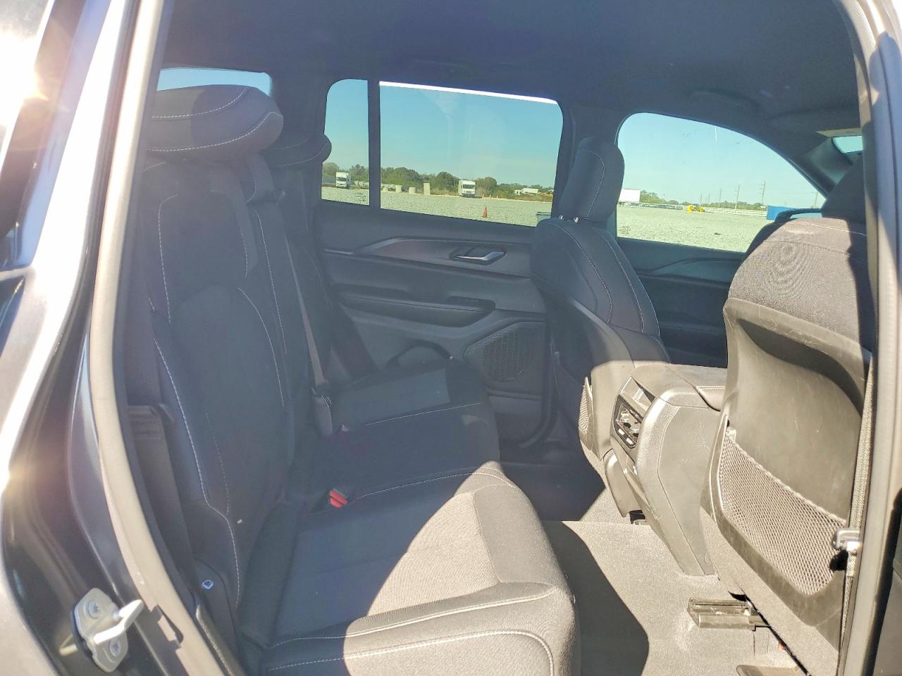 2024 JEEP GRAND CHEROKEE LAREDO photo 11