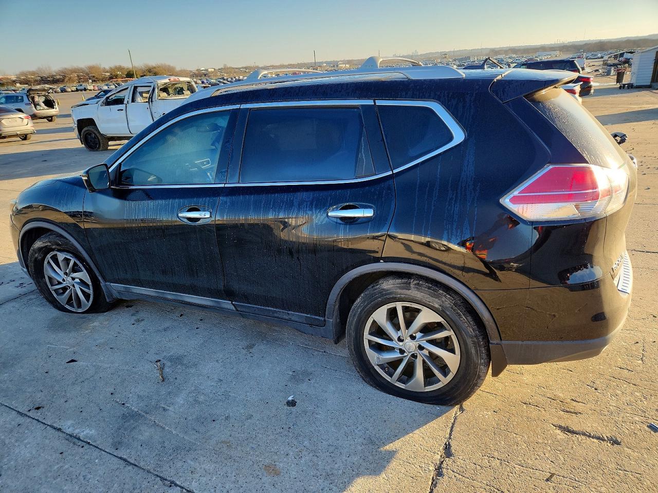 2014 NISSAN ROGUE S photo 2