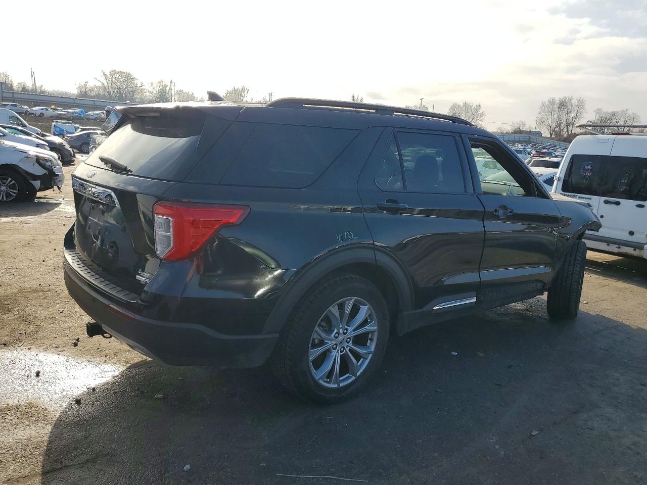 2020 FORD EXPLORER XLT photo 3