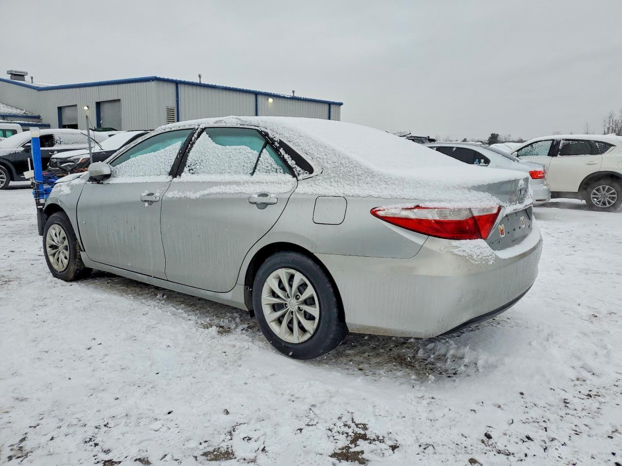 2015 TOYOTA CAMRY LE photo 2