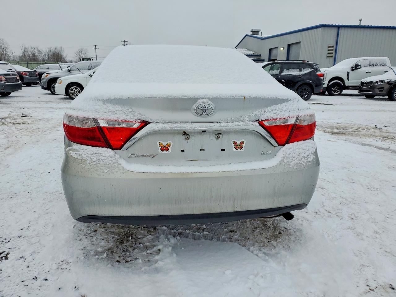 2015 TOYOTA CAMRY LE photo 6