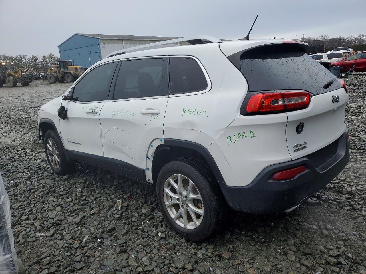 2015 JEEP CHEROKEE LATITUDE photo 2