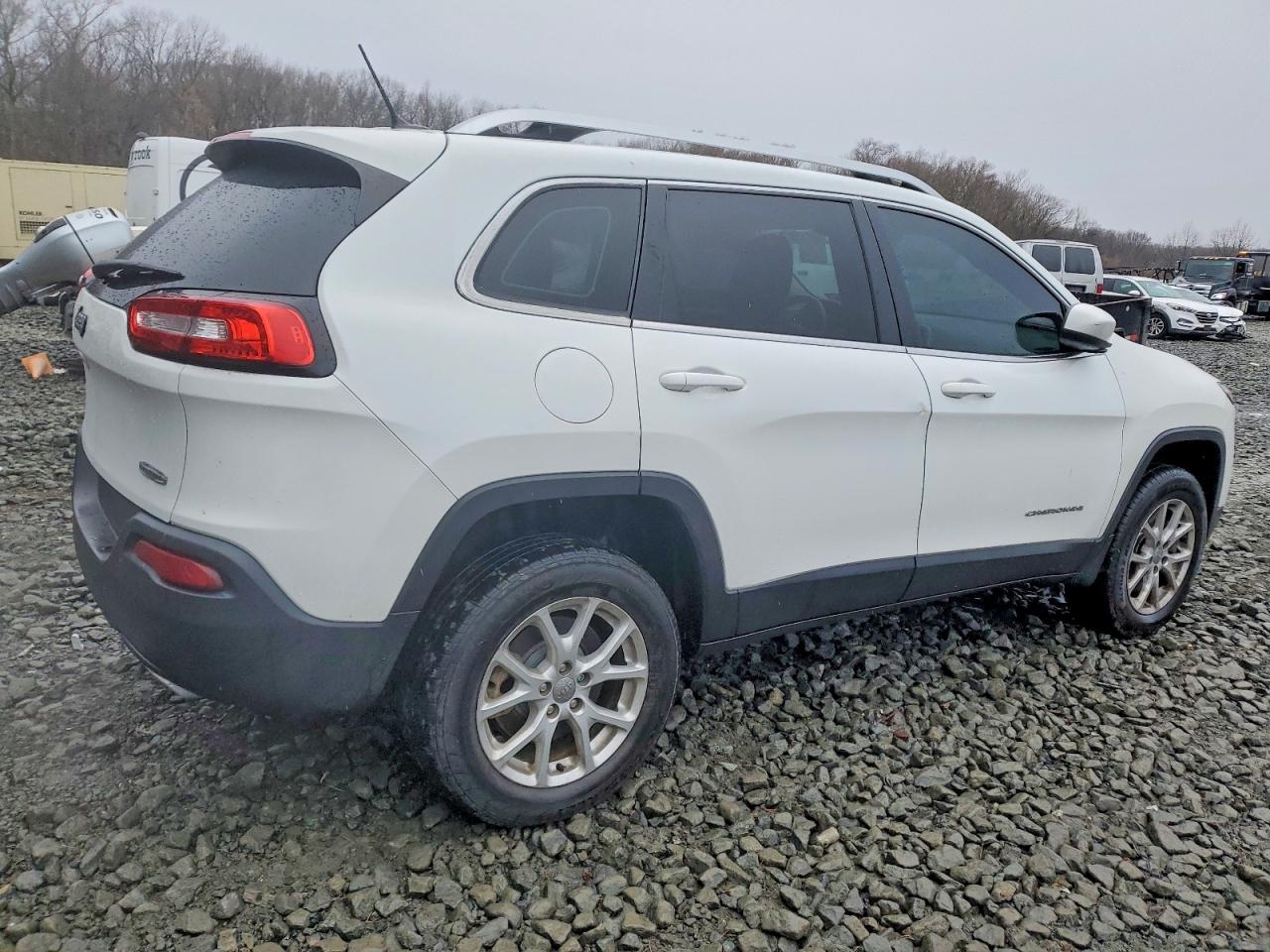 2015 JEEP CHEROKEE LATITUDE photo 3