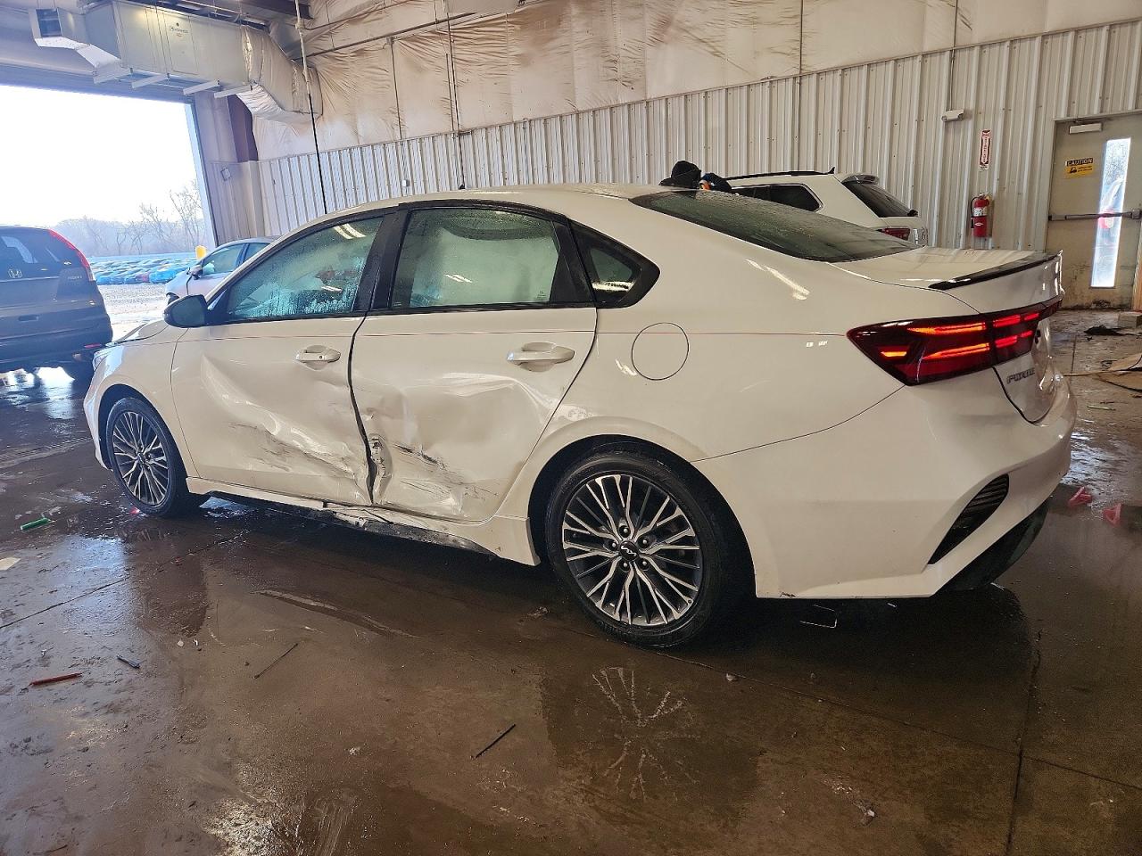 2023 KIA FORTE GT LINE photo 2