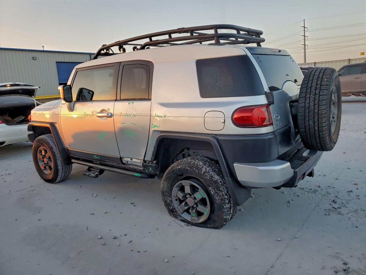 2007 TOYOTA FJ CRUISER photo 2