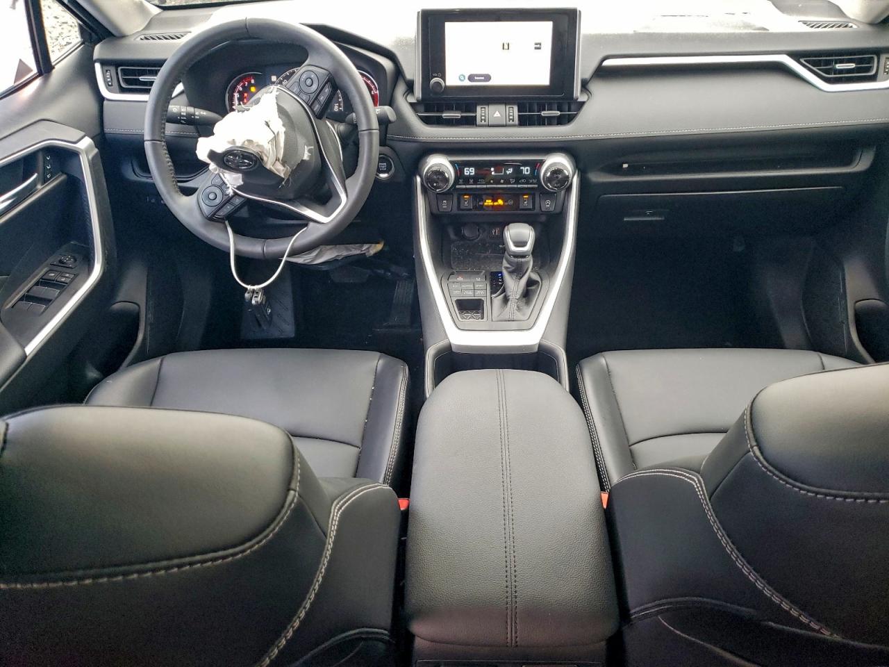 2024 TOYOTA RAV4 XLE PREMIUM photo 8