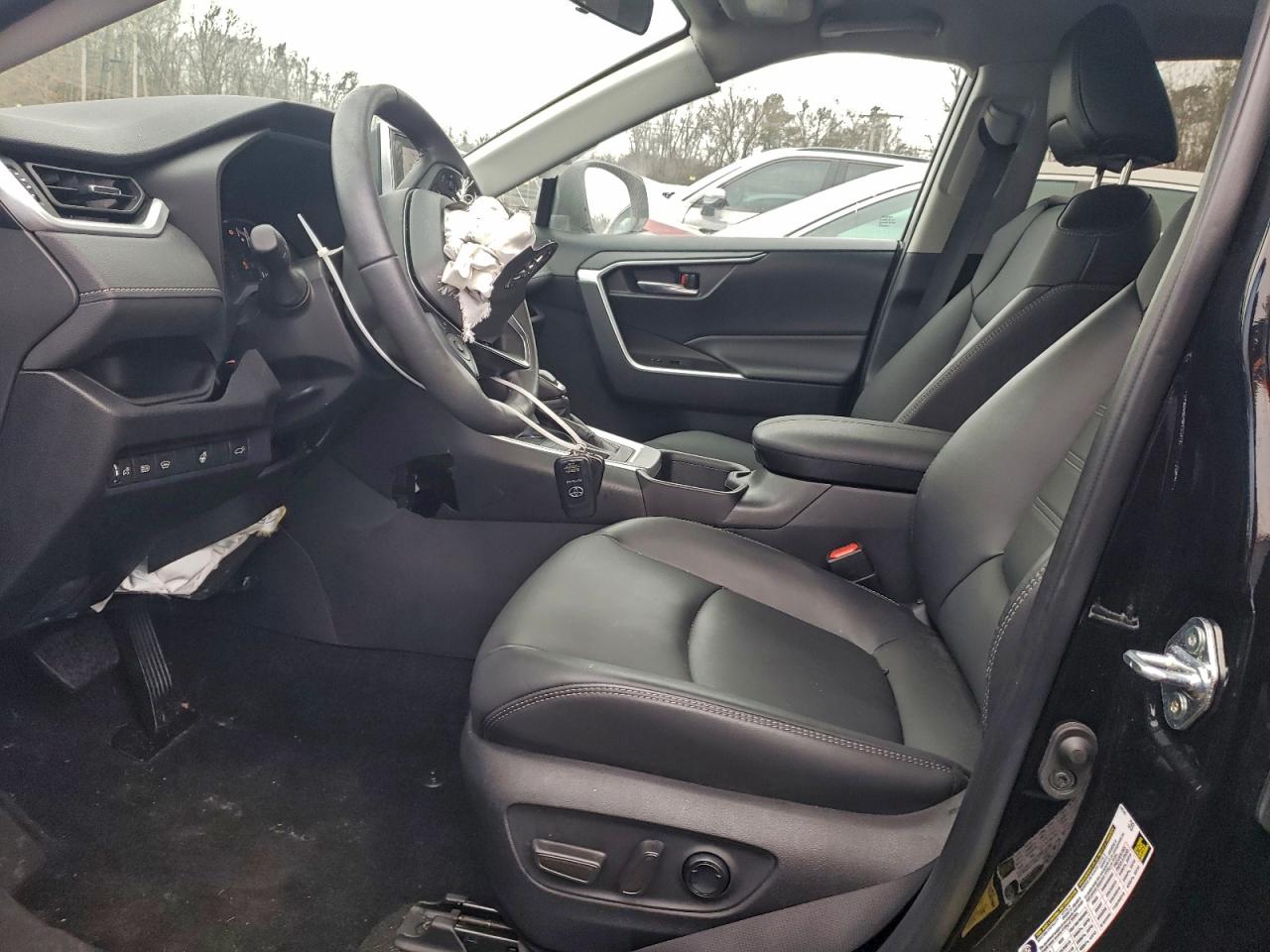 2024 TOYOTA RAV4 XLE PREMIUM photo 7