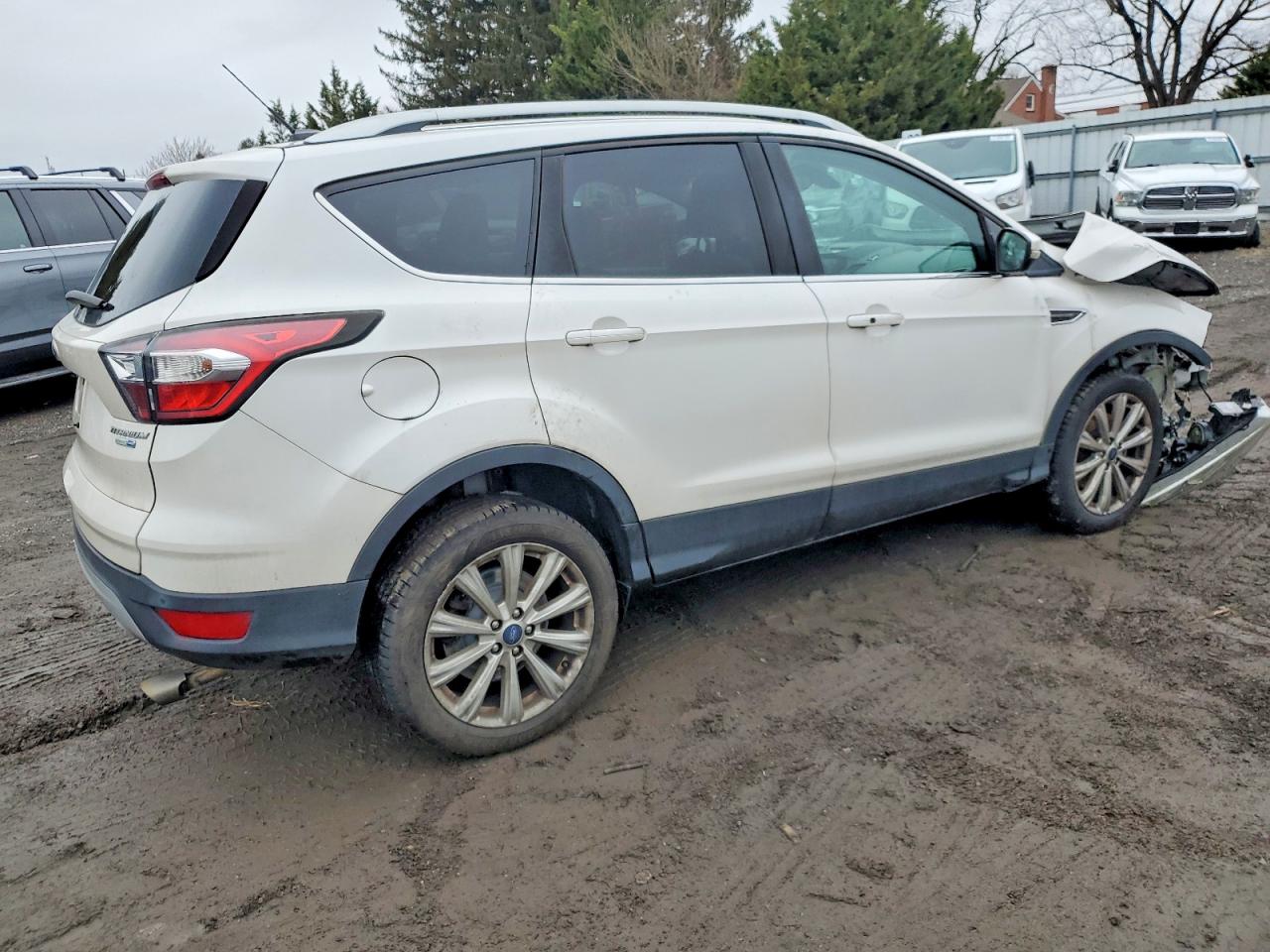 2017 FORD ESCAPE TITANIUM photo 3