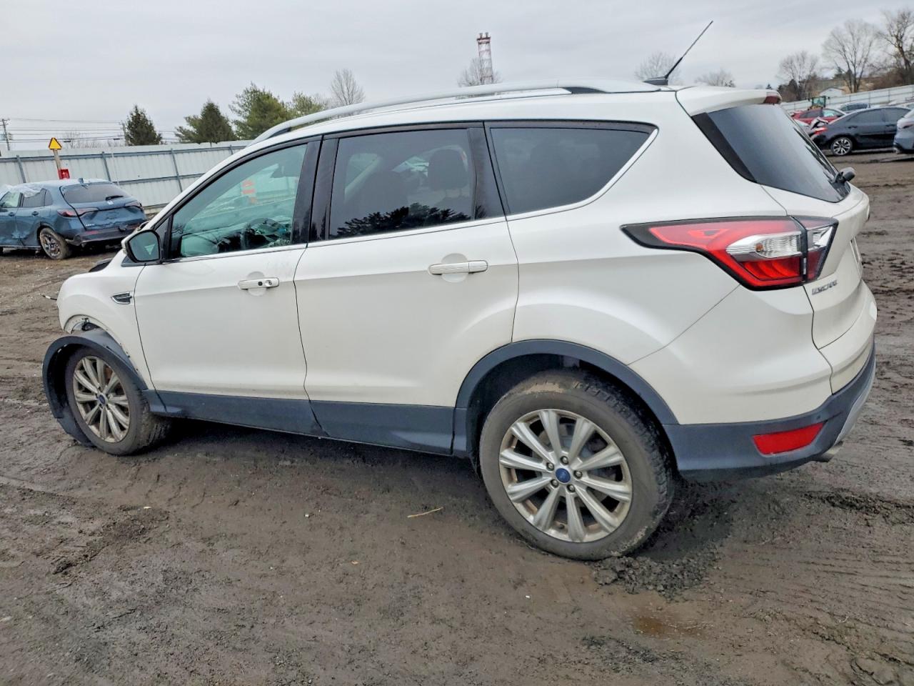2017 FORD ESCAPE TITANIUM photo 2