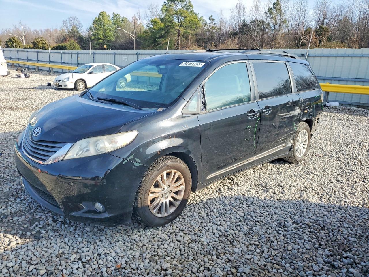 2013 TOYOTA SIENNA