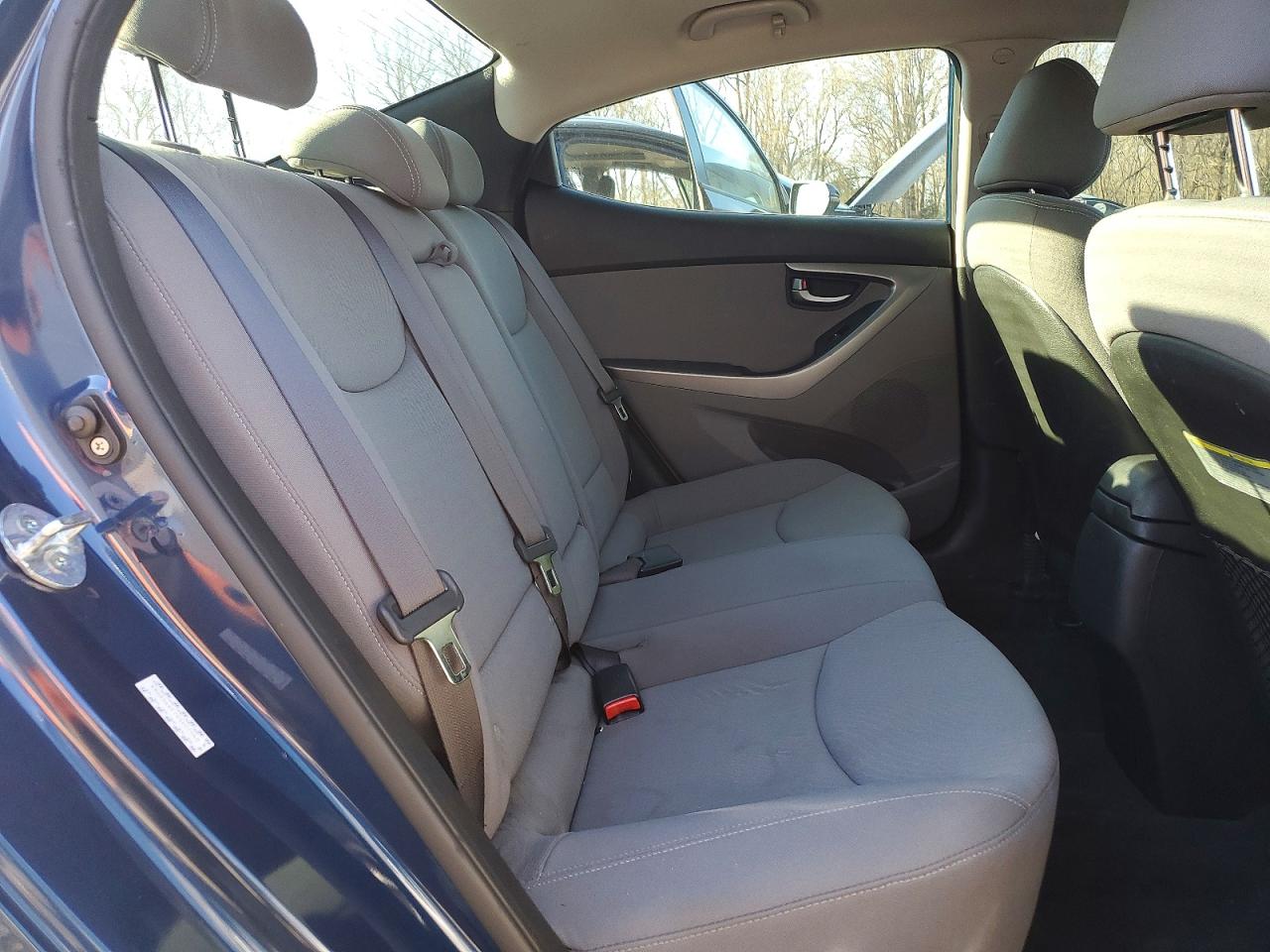 2016 HYUNDAI ELANTRA SE photo 10