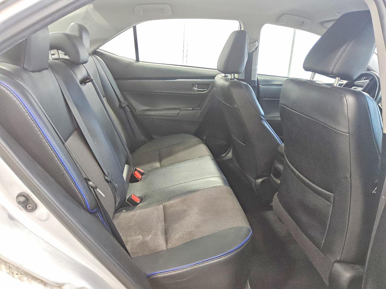 2019 TOYOTA COROLLA L photo 10