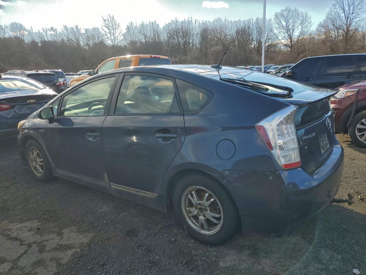 2011 TOYOTA PRIUS photo 2